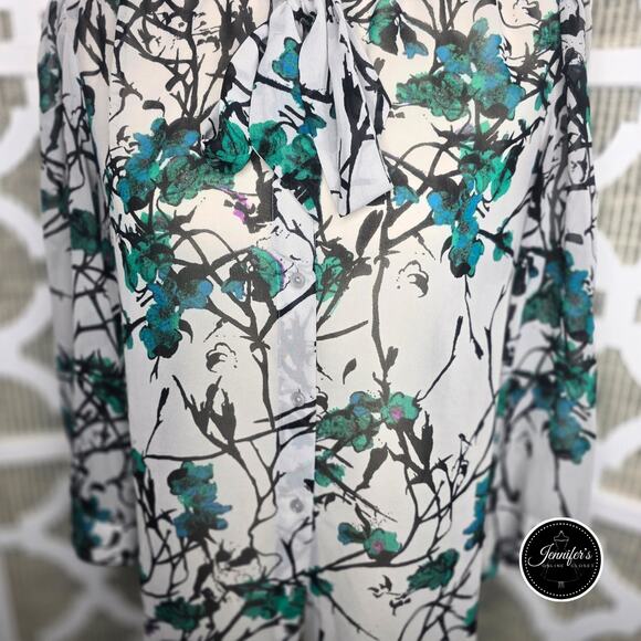 3/$30 LOFT Gray Semi-Sheer Abstract Floral Watercolor Tie Neck Blouse Size M - Picture 5 of 14